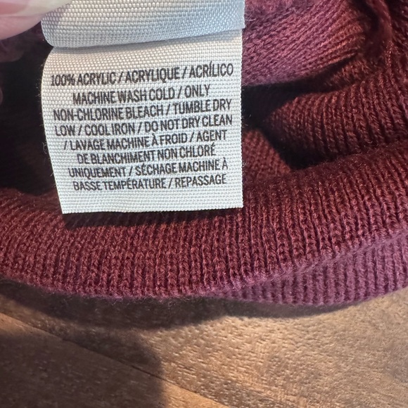 PINK Victoria's Secret Burgundy and White‎ Beanie, O/S - Picture 3 of 5